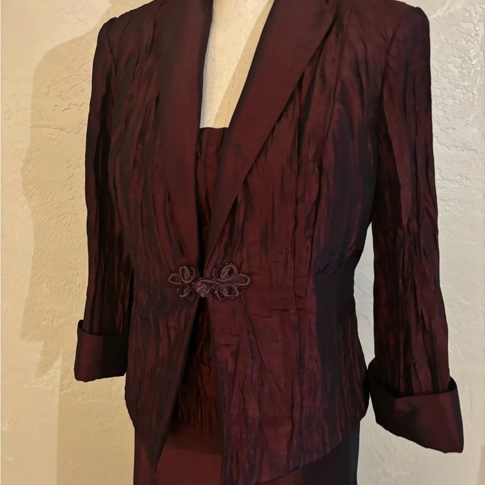 Elegant Formal Cachet Burgundy/Wine Gown w/ Matching Jacket set Sz 10